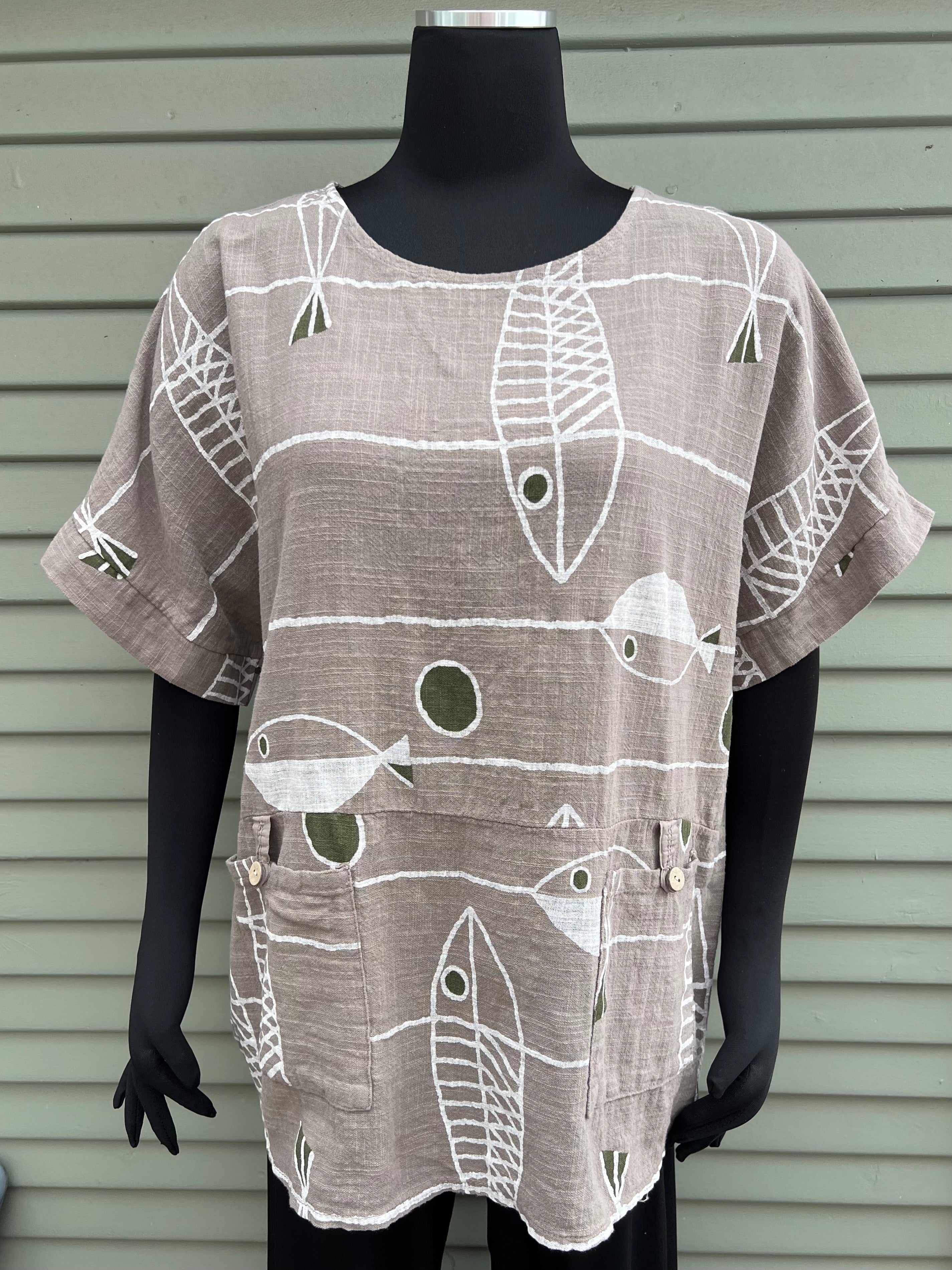 Plum Loco 9F2930TP TAUPE Fish Print One-Size Cotton Top With Pockets