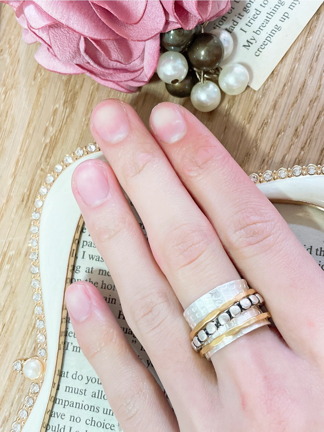 Zoey Simmons B JR2379 Raised Texture Spinner Ring