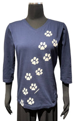 Marüshka PAWNNV PAW PRINTS Natural On Navy 3/4 Sleeve V-Neck T-Shirt
