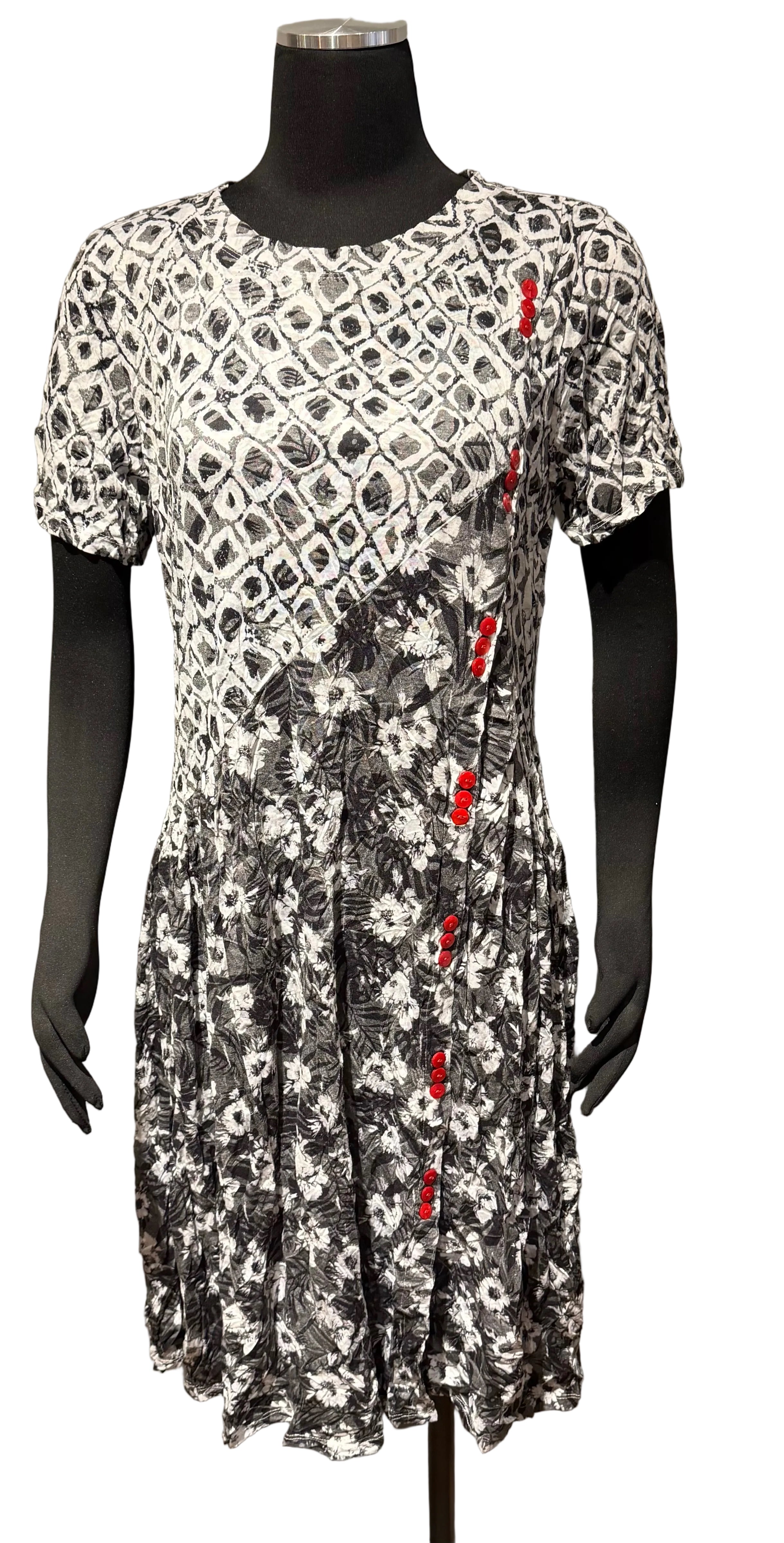 Shana 26003BW Black and White Short Sleeve Crinkle Mix Media Dress With Pockets