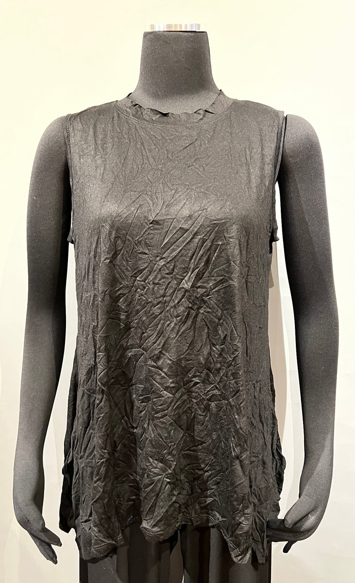 Shana 23028BK Black Solid Crinkle Scoop Neck Tank Top – Panterra Gallery